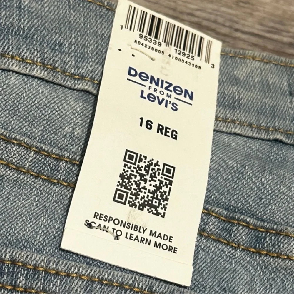 Levi’s Denizen Taper Leg Jeans